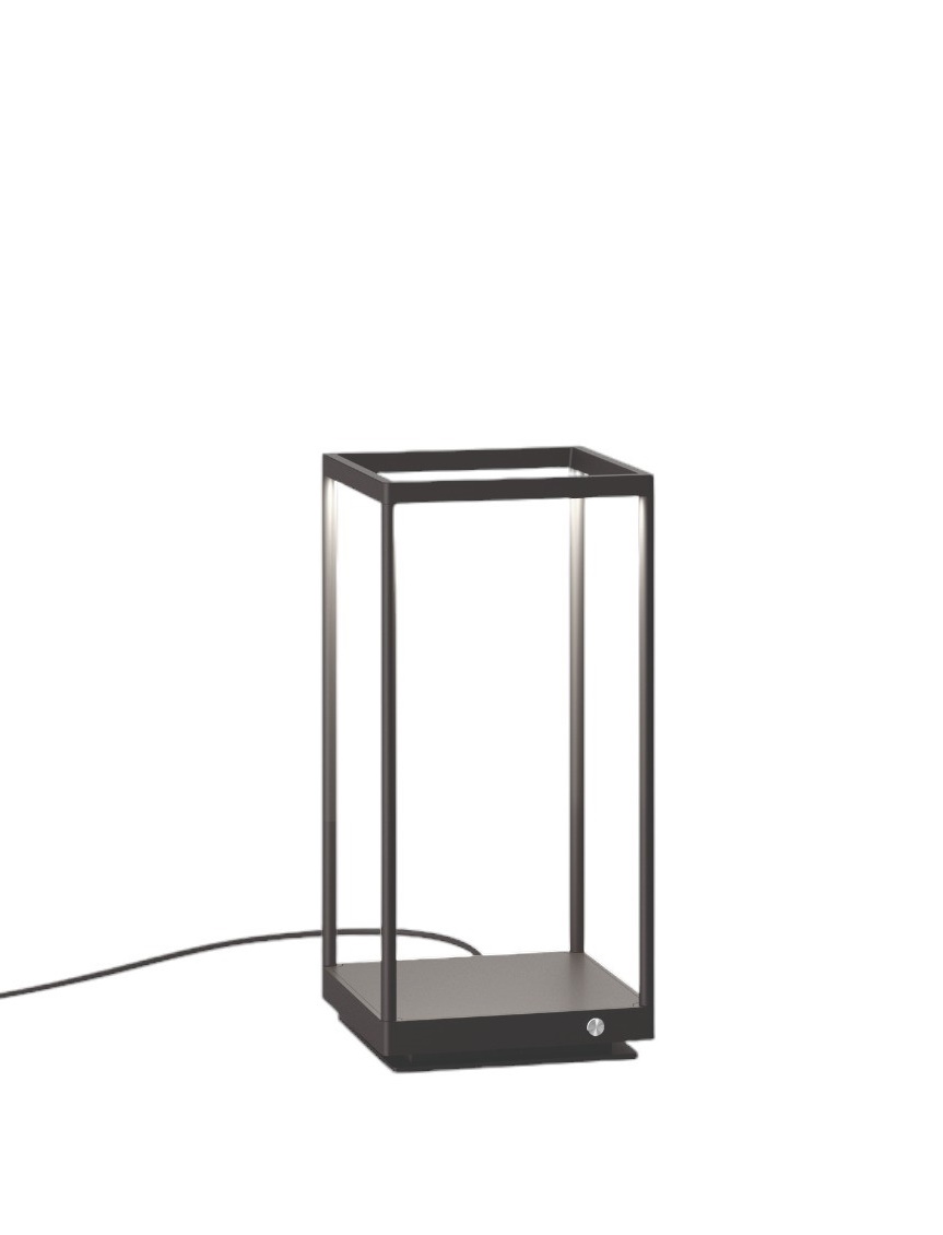 Schwarze Reflex² Tischleuchte von Serien Lighting: Moderne Designlampe mit minimalistischem, kubischem Rahmen.