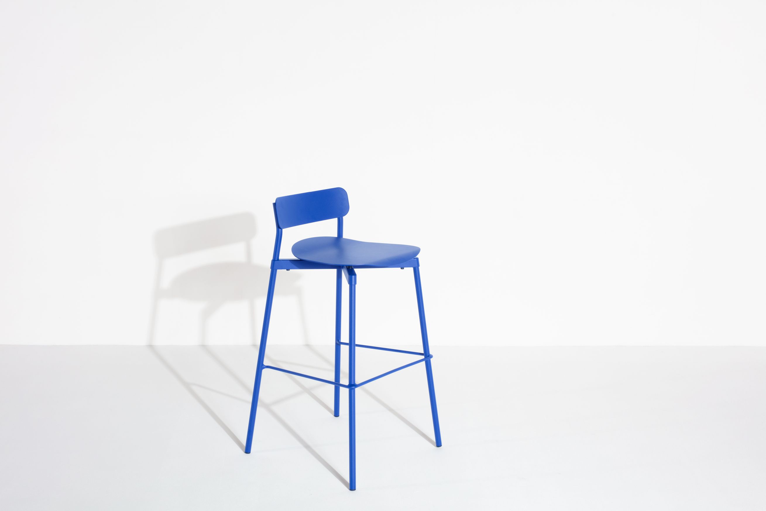 Blauer Fromme Barstool Barhocker von Petite Friture, H 75 cm, modernes Design für Küche oder Bar.