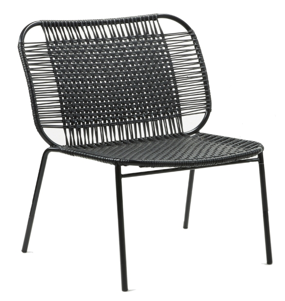 Schwarzer Cielo Lounge Chair mit niedrigem Sitz, Outdoor-Möbel aus geflochtenem Material.