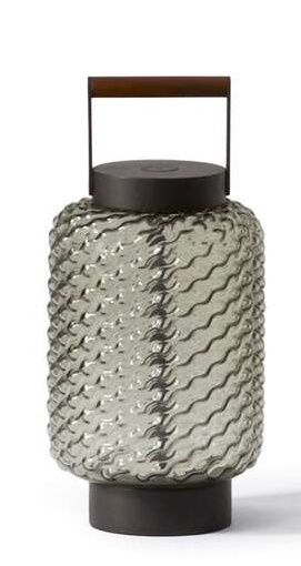 Cassina Ficupala Akkuleuchte: Graue Outdoor Tischleuchte mit Griff und gewellter Glasoberfläche.