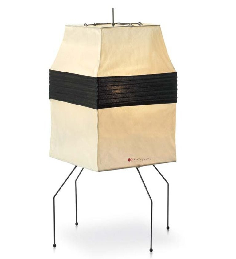 Akari Tischleuchte UF1-H von Vitra mit Papierlampenschirm und filigranem, schwarzem Metallgestell.