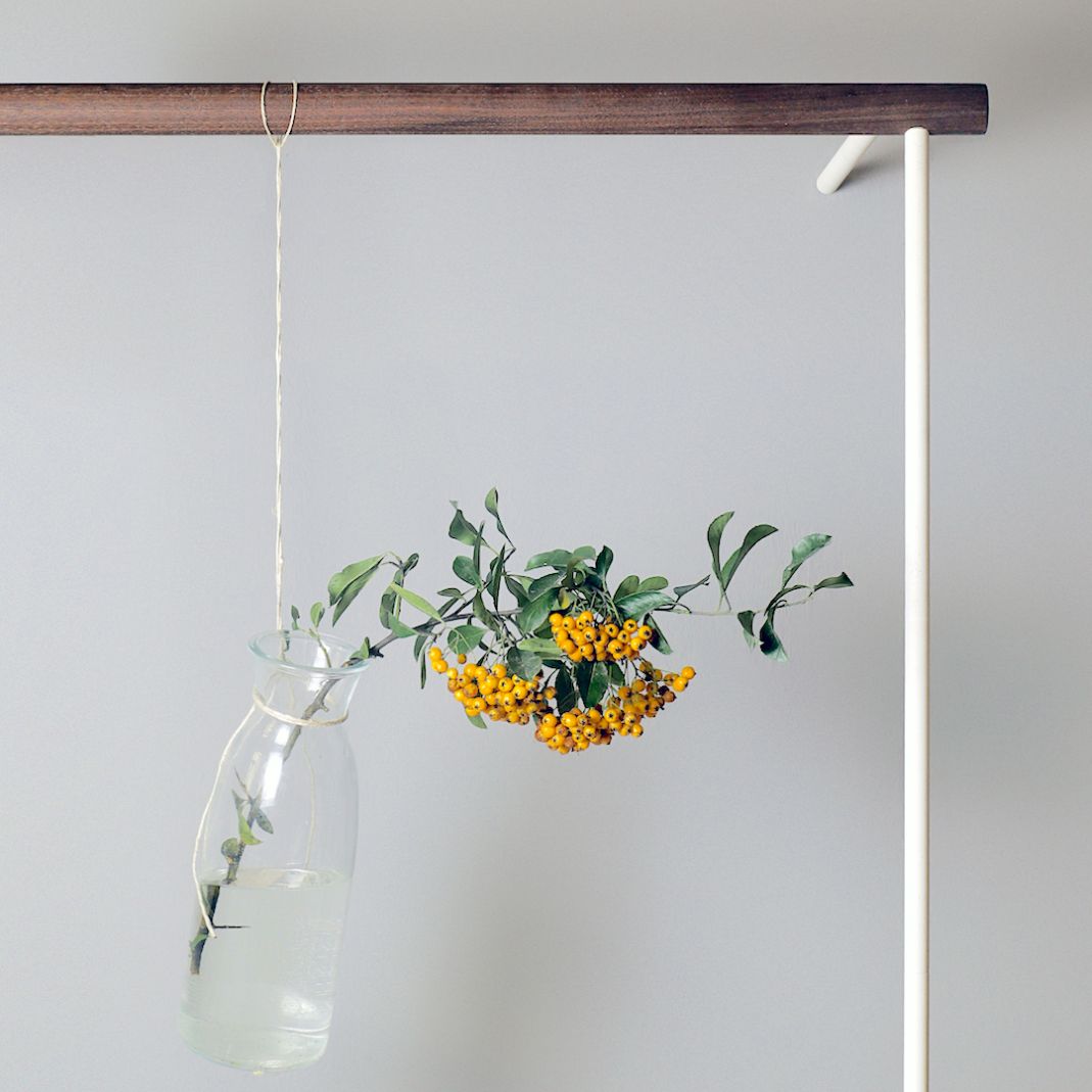 Leanon II Anlehngarderobe Säule Weiß Stangen Nuss Roomsafari