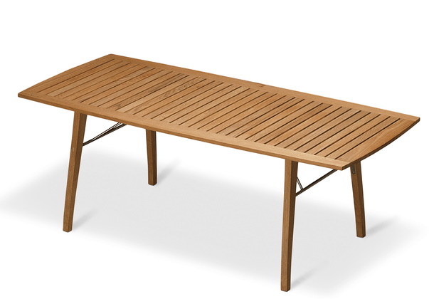 Ballare Tisch von Skagerak: Rechteckiger Outdoor-Tisch aus Teakholz mit Lattenrost-Design und vier Beinen.