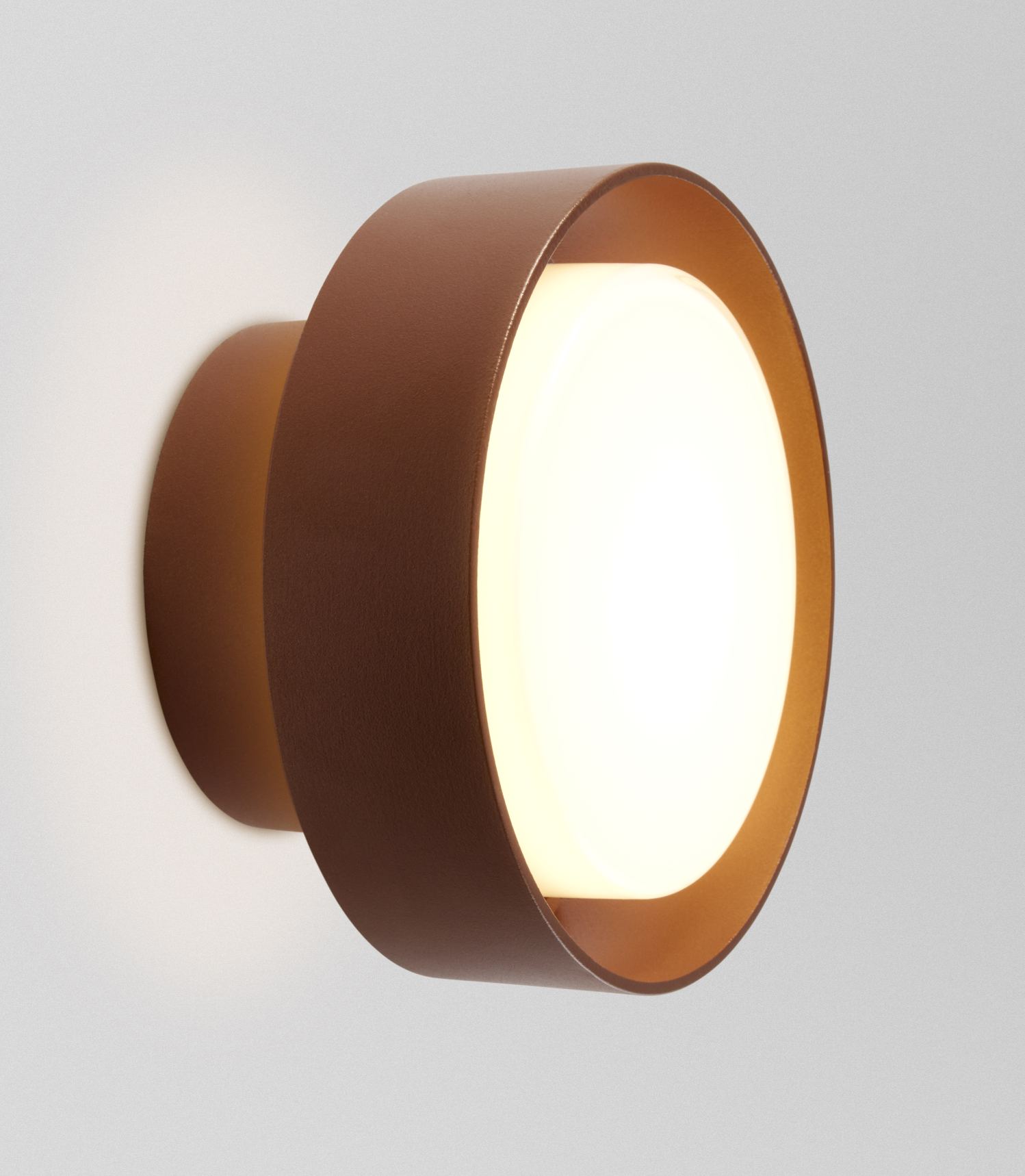Plaff-On! Wandleuchte in Rostbraun von Marset. Runde, moderne Wandlampe für Innen und Außen.