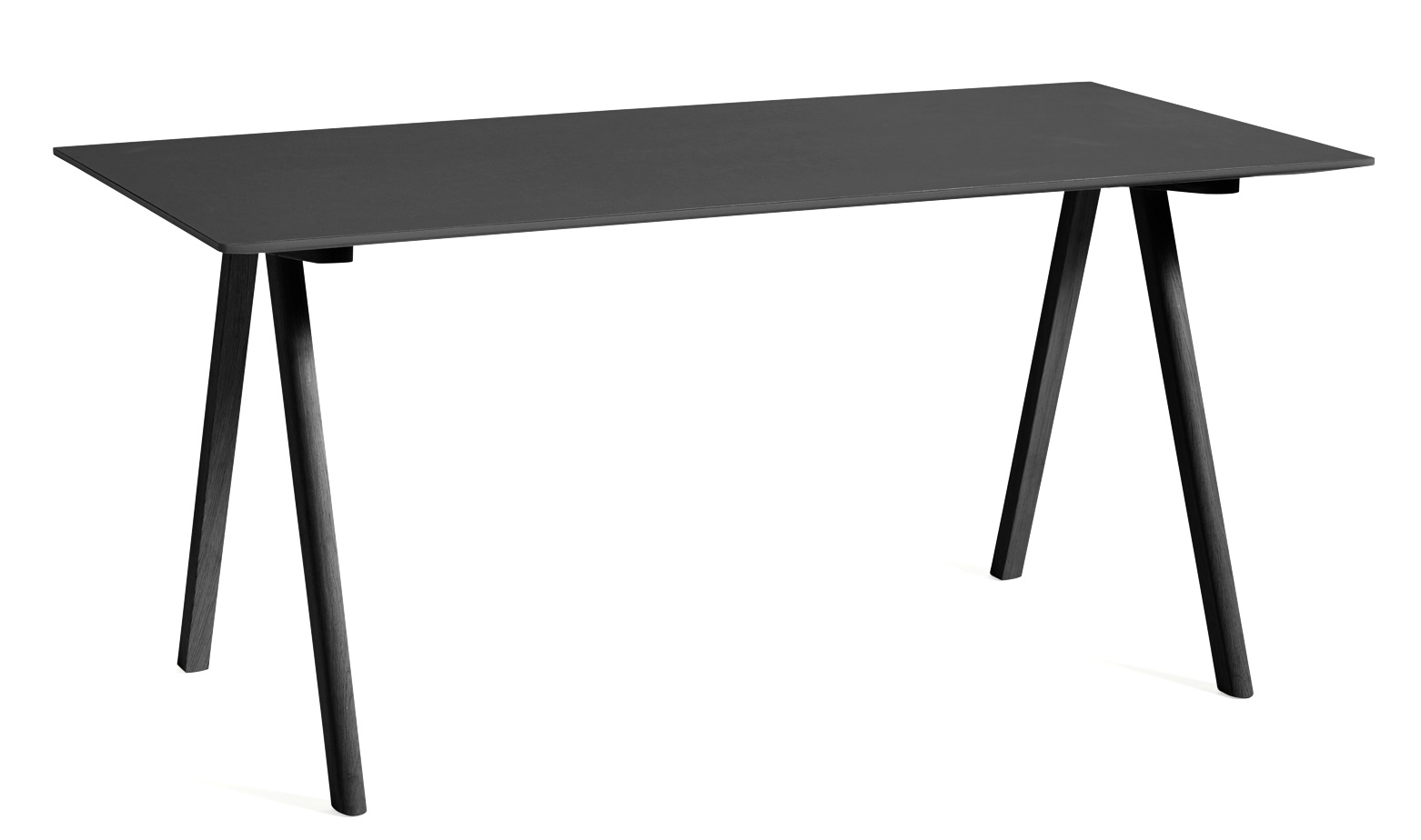 Schwarzer Copenhague Tisch CPH 10 von Hay mit rechteckiger Tischplatte und schrägen Beinen.