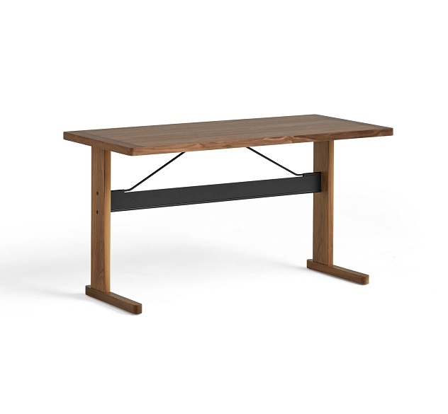 Passerelle Desk Schreibtisch von Hay aus Walnuss-Holz, moderner Bürotisch mit minimalistischem Design.