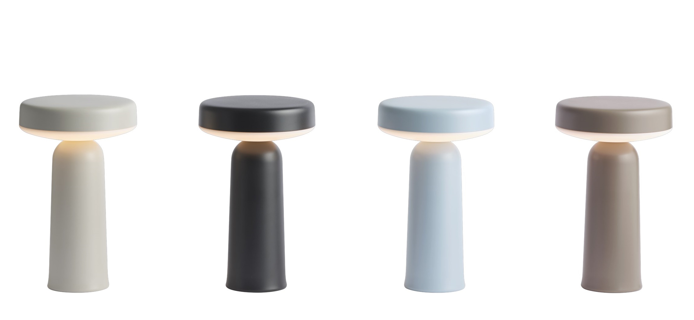 Ease Portable Akku Tischleuchte von Muuto in verschiedenen Farben, hellblau im Fokus. Moderne Tischlampe.