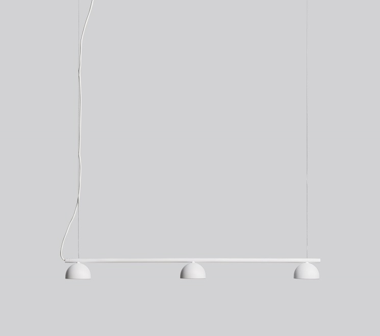 Weiße Blush Rail Pendelleuchte von Northern mit drei Leuchten, modernes Design für Wohnräume.