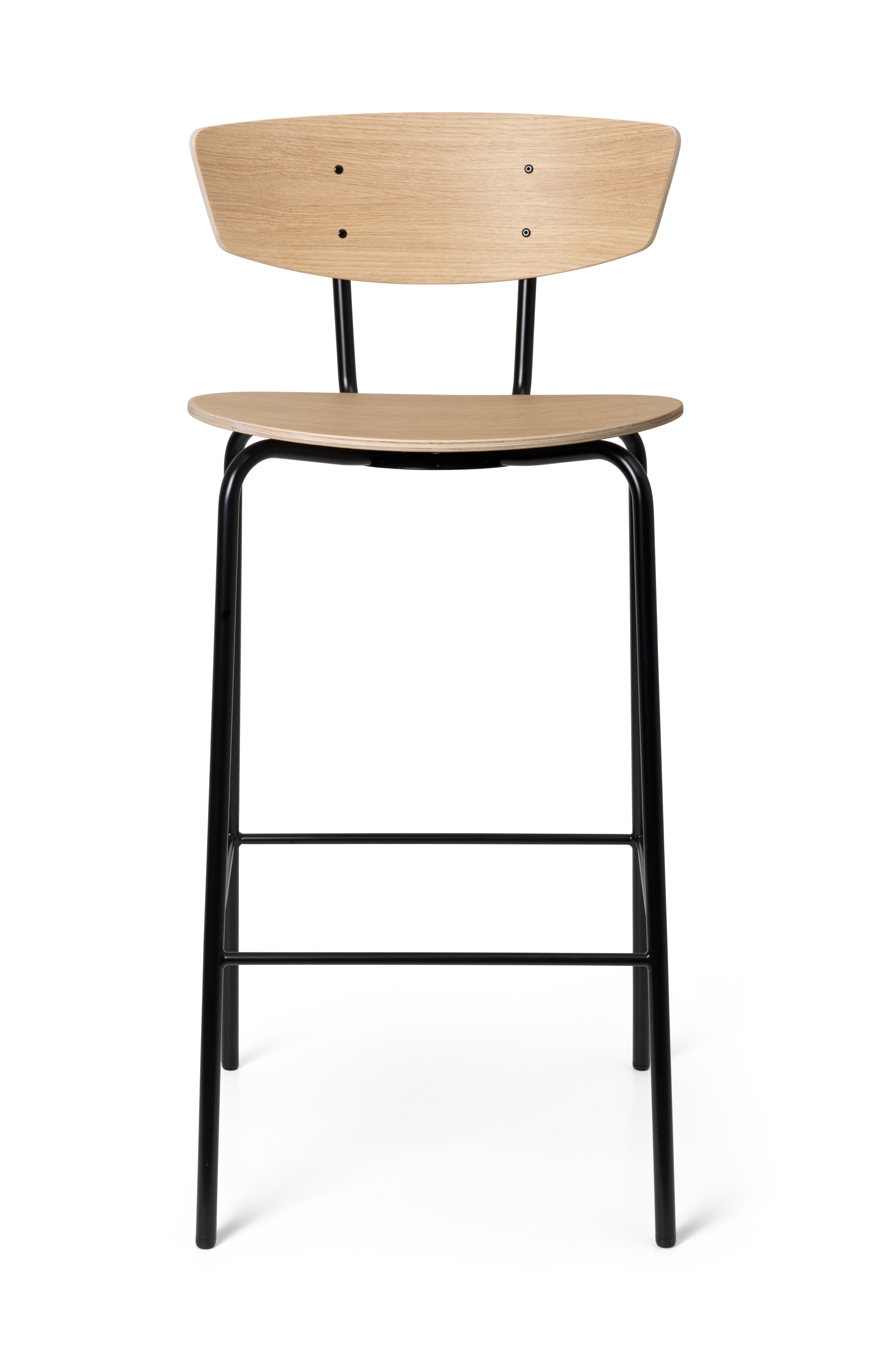 Herman Thekenstuhl von Ferm Living: Moderner Barhocker aus hellem Holz mit schwarzem Metallgestell.