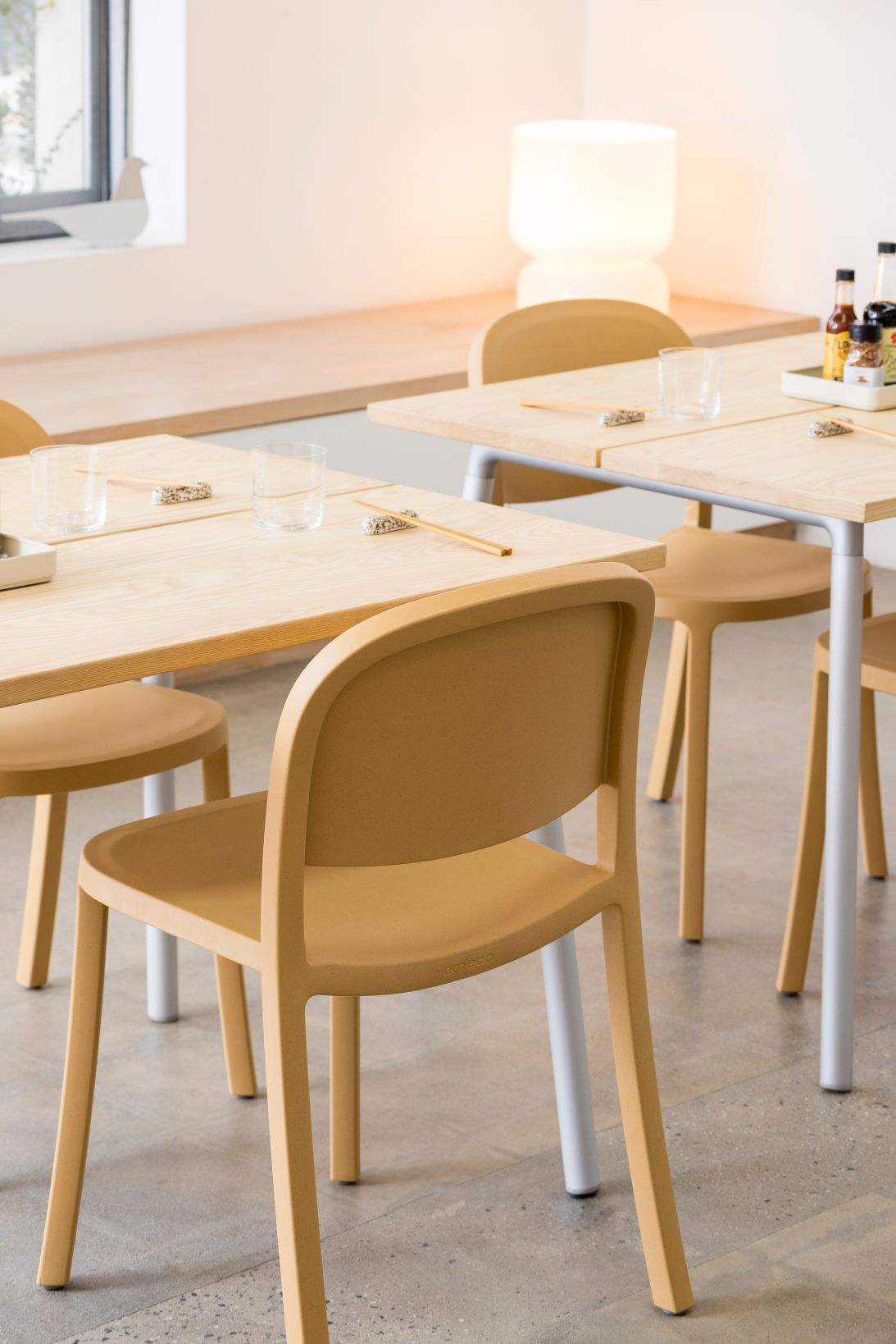 1 Inch Reclaimed Stuhl stapelbar Blau Emeco