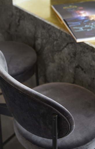 Detailaufnahme des Verpan Series 430 Barhocker 65 cm in Grau, moderner Design Barstuhl.