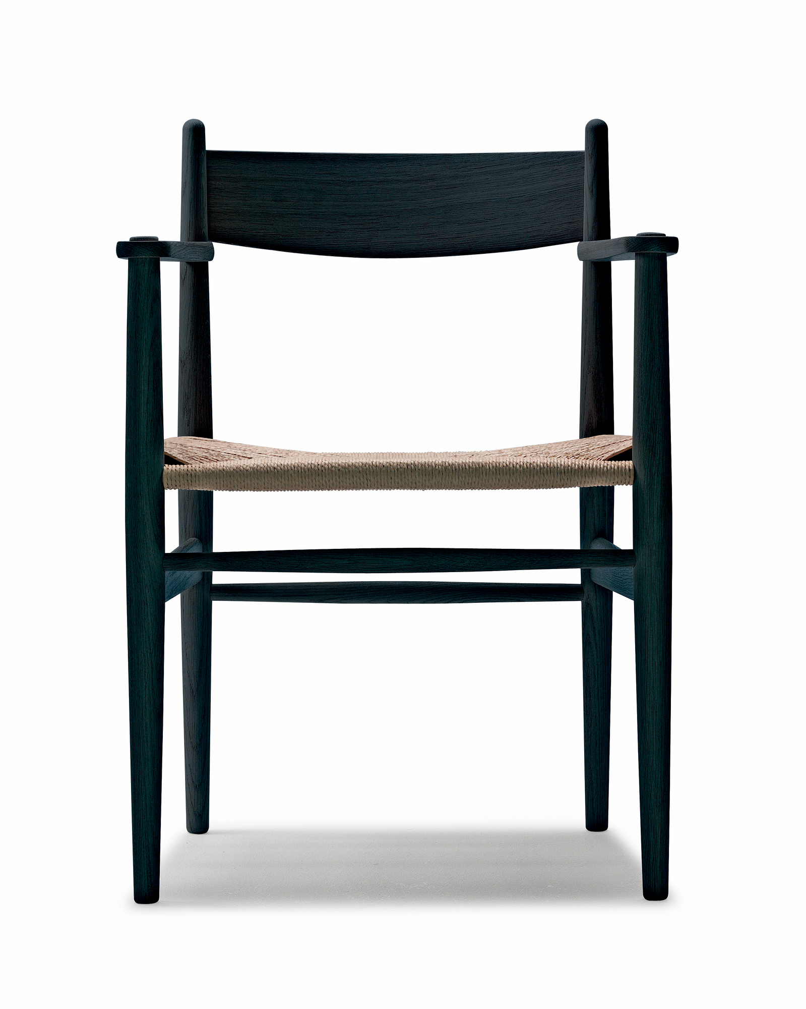 CH37 Stuhl mit Armlehnen, Eiche geölt, Sitzfläche aus Naturgeflecht, Carl Hansen & Søn.
