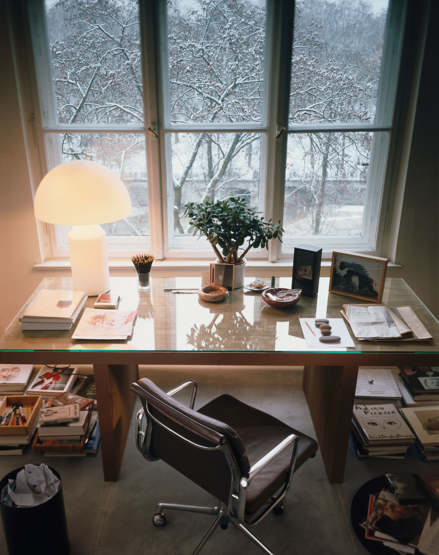 Soft Pad Chair EA217 / EA 217 Sessel Leder Premium Nero Vitra