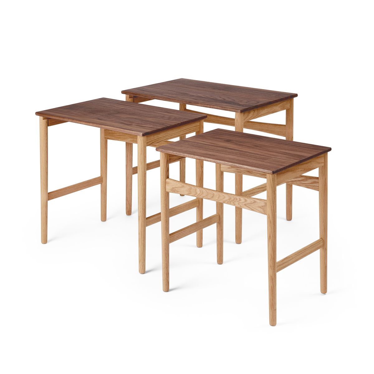 CH004 Beistelltische 3er Set von Carl Hansen & Søn aus Eiche und Walnuss.