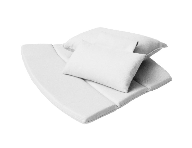Weißes Breeze Kissen-Set für Cane-Line Highback Outdoor Sessel, bestehend aus Sitzkissen und Rückenkissen.