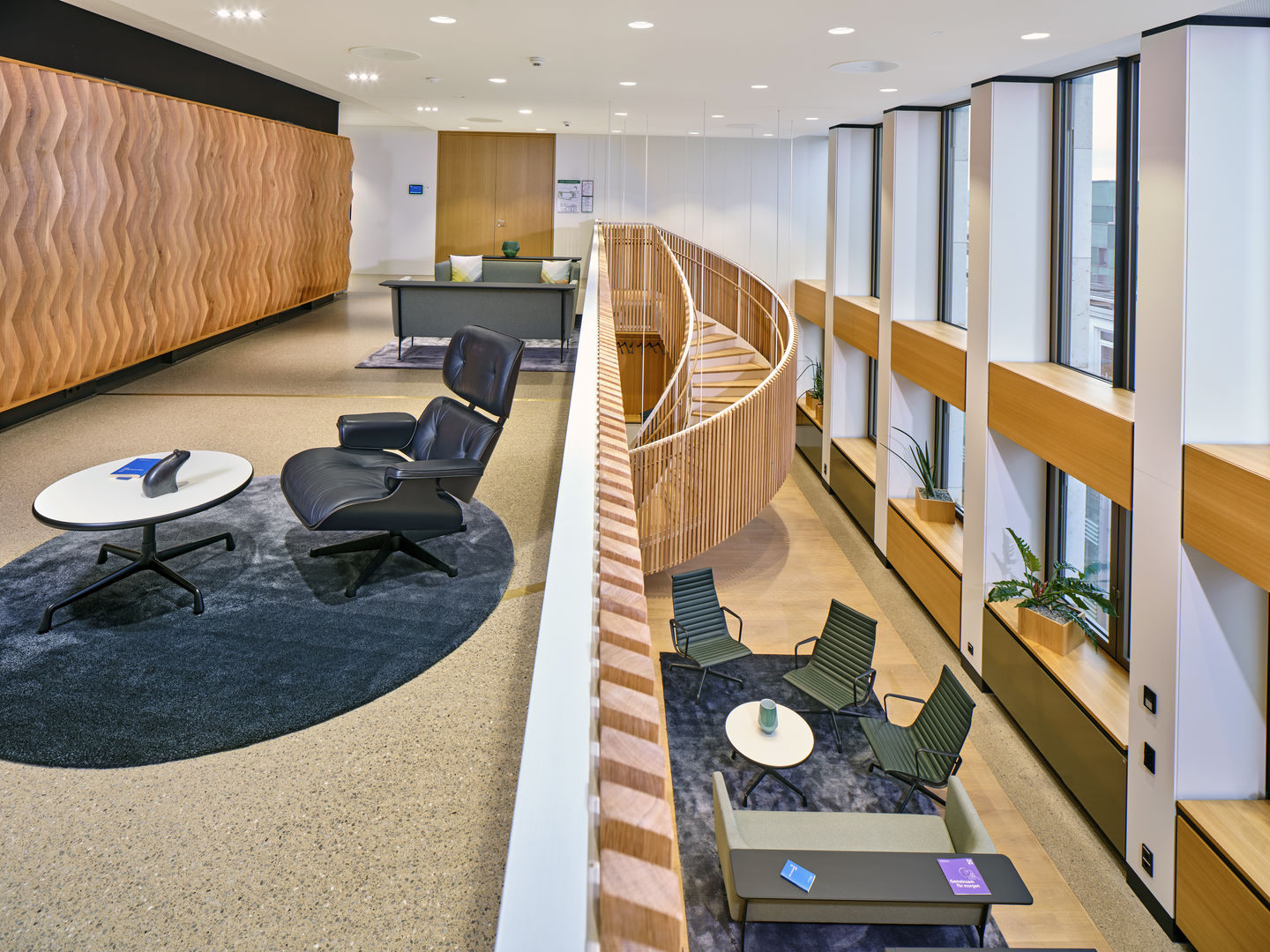 Aluminium Chair EA124 / EA 124 Sessel Vitra