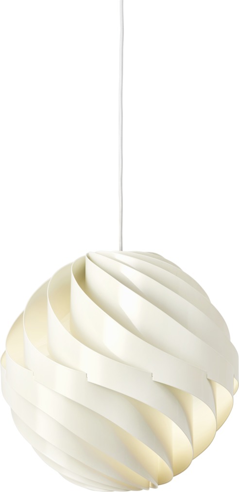 Weiße Turbo Pendelleuchte von Gubi, modernes Design mit spiralförmigen Lampenschirmen für Wohnzimmer und Esszimmer.