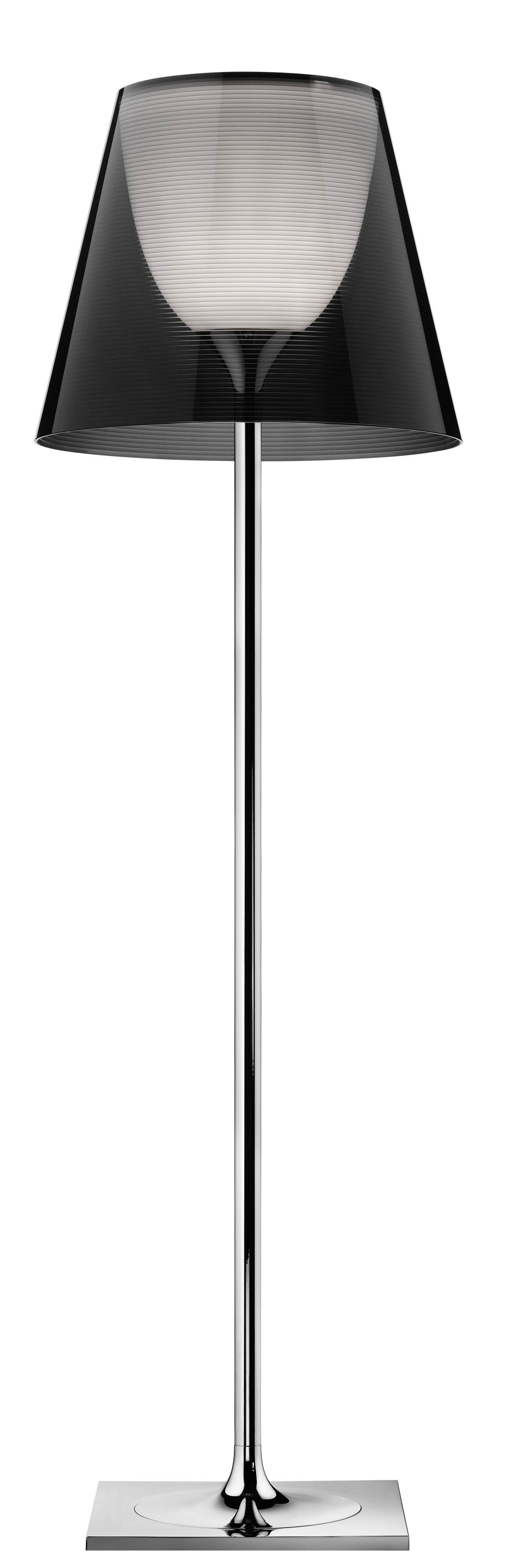 Ktribe Stehleuchte von Flos mit schwarzem Schirm und verchromtem Fuß für Wohnzimmer.