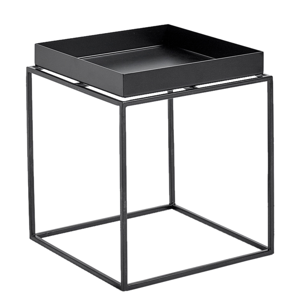 Schwarzer Hay Tray Table S Beistelltisch mit quadratischer Tischplatte und minimalistischem Metallgestell.