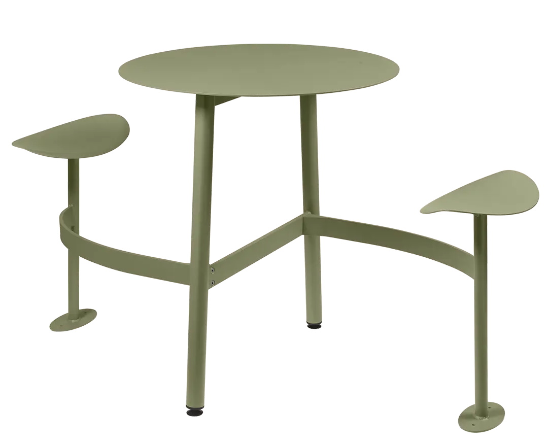 Bolder 2-Sitzer Tisch von Fermob in Grün, ideal für den Outdoor-Bereich. Gartentisch mit Sitzflächen.
