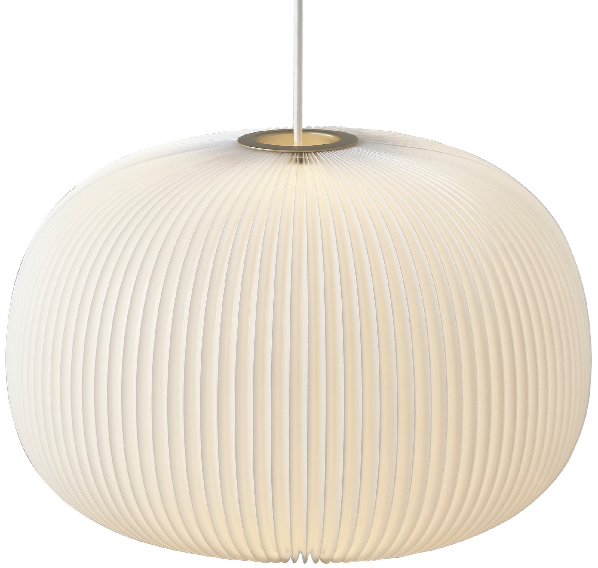 Lamella Pendelleuchte von Le Klint: Runde, weiße Hängelampe mit plissiertem Lampenschirm und goldenem Ring.