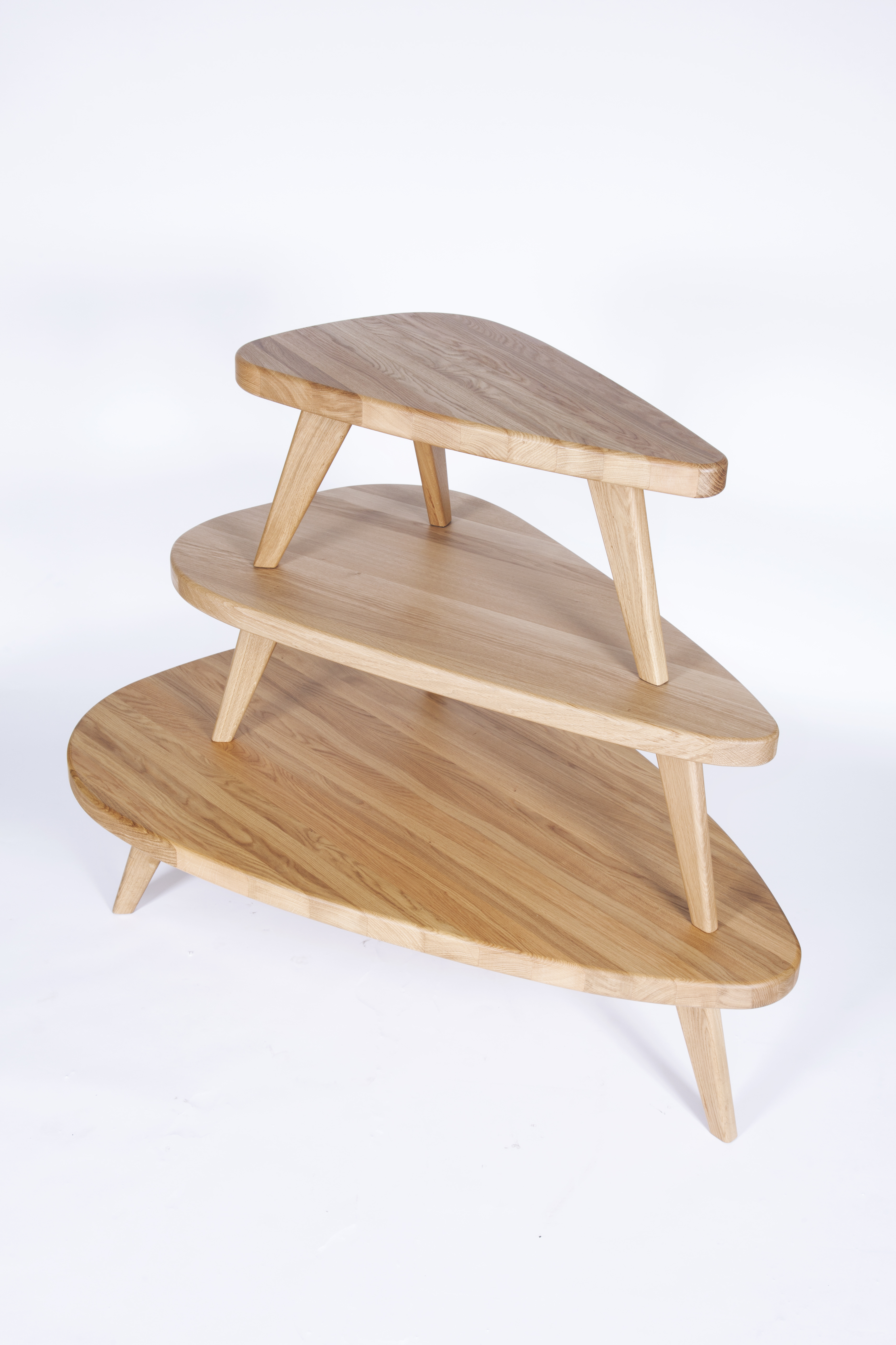 The Hansen Family Remix #3 Couchtisch Hans Hansen aus Holz, dreistufig und modern.