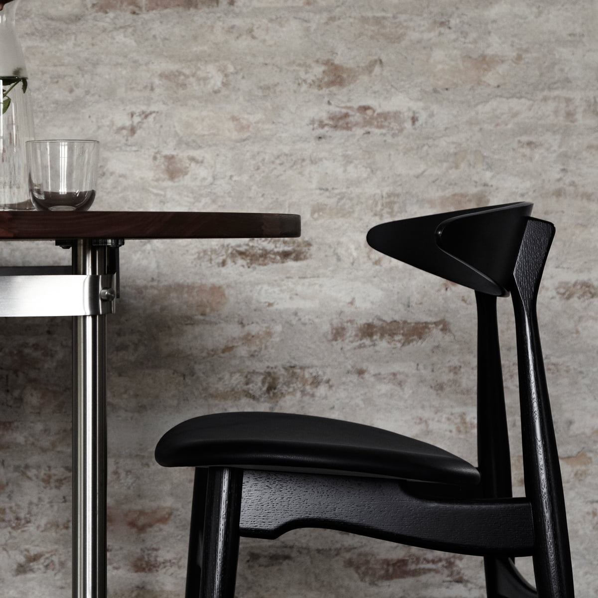 Schwarzer CH33P Stuhl von Carl Hansen & Søn mit gepolsterter Sitzfläche aus Eiche.