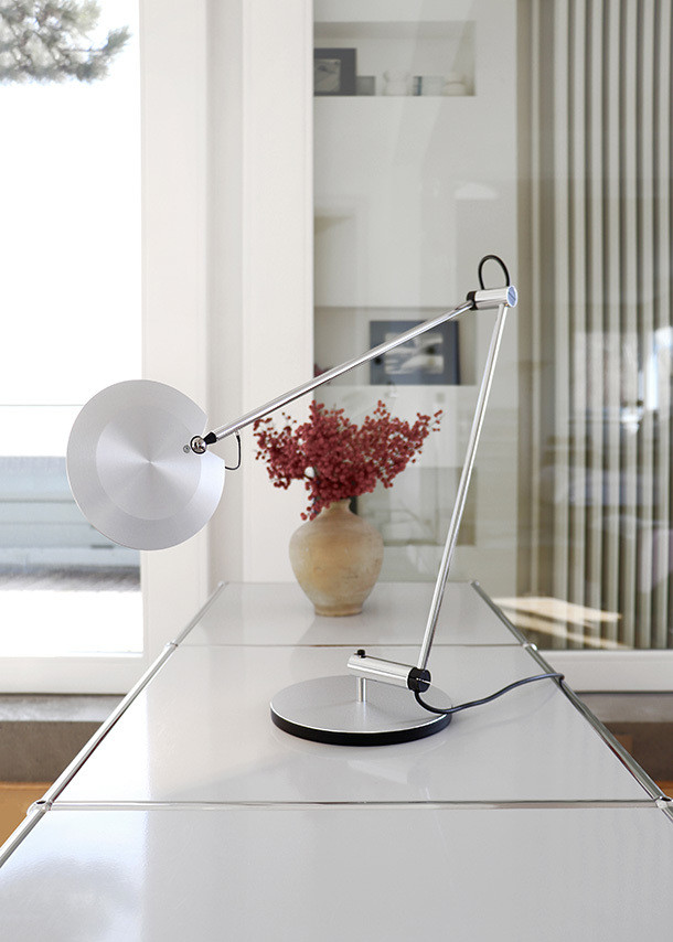 PINA LED T Tischleuchte Baltensweiler