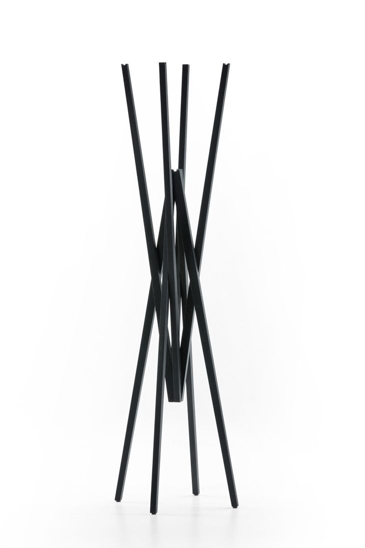 Schwarzer Simetria Kleiderständer von Prostoria: Moderner Garderobenständer aus Metall, ideal für Flur und Büro.