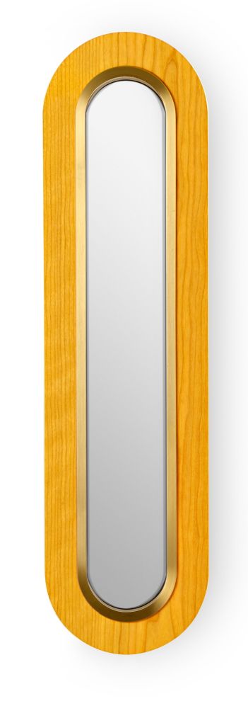 Lens LED Wandleuchte von LZF Lamps: Ovale, gestreckte Wandlampe mit gelbem Holzrahmen und goldenem Metallring.