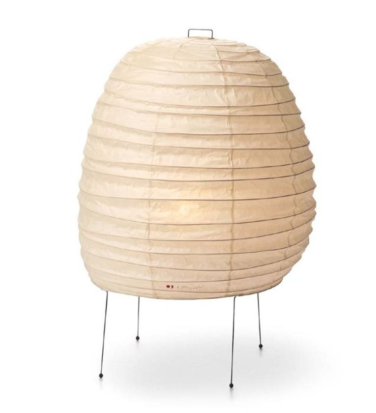 Akari Tischleuchte 20N: Japanische Papierleuchte mit filigranem Drahtgestell für stimmungsvolle Beleuchtung im Wohnraum.