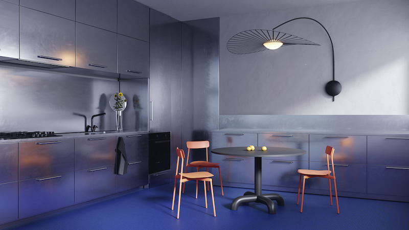 Petite Friture Vertigo Nova Wandleuchte in moderner Küche mit Edelstahloberflächen und blauen Boden, Design-Hängeleuchte als Wandlampe.