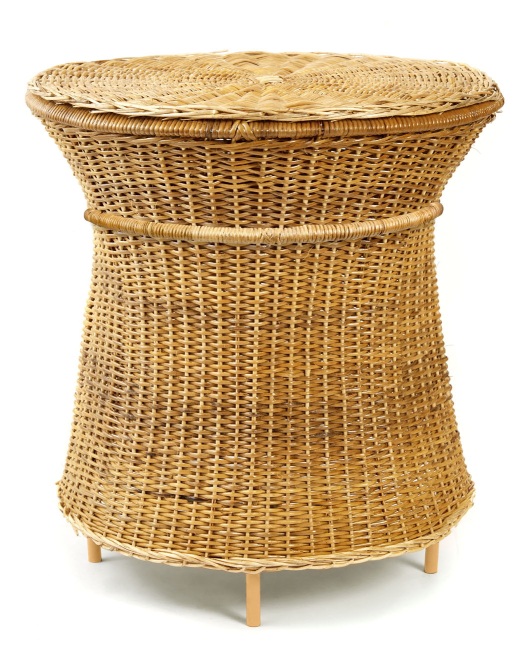 Caribe Natural Beistelltisch: Geflochtener Outdoor-Tisch aus Naturmaterial, gelb, für Garten und Terrasse.