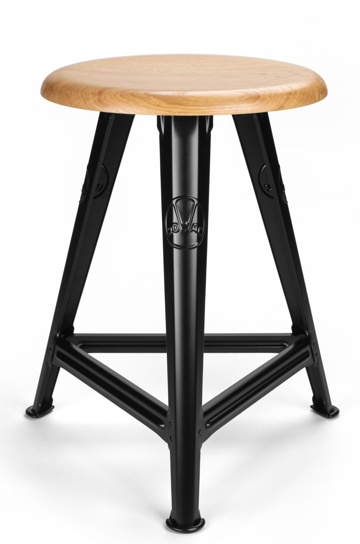Schemel Modell I: 50 cm hoher Hocker von Rowac mit Holz-Sitzfläche und schwarzem Metallgestell.