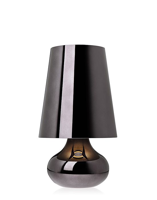 Schwarze Cindy Tischleuchte von Kartell: Elegante Nachttischlampe mit glänzender Oberfläche für modernes Ambiente.