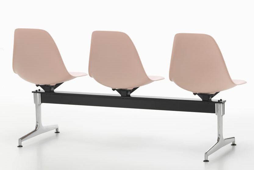 Eames Plastic Side Chair RE auf Traverse Vitra
