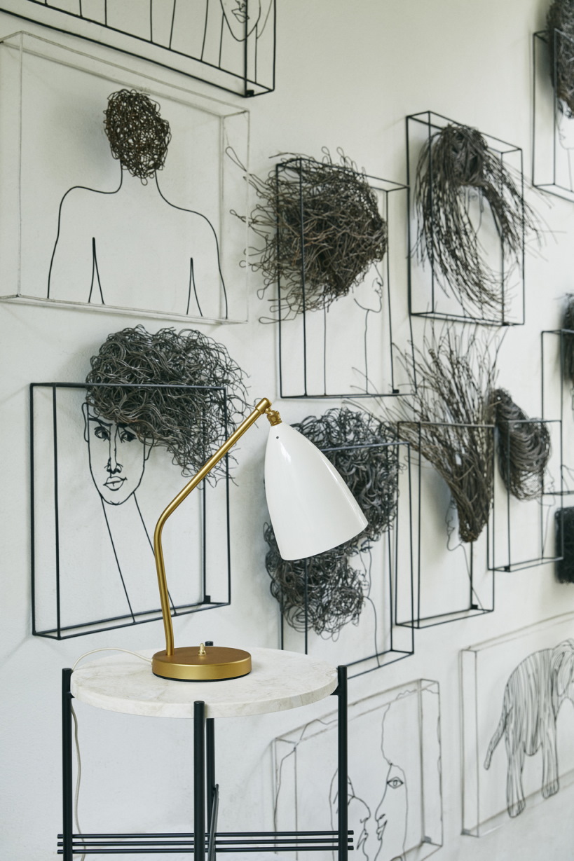 Gräshoppa / Grashoppa Task Tischleuchte alabaster weiß glänzend Gubi