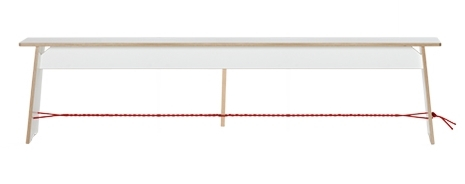 Langer Max Sitzbank, 180 cm, weiß, mit rotem Seil von Nils Holger Moormann.