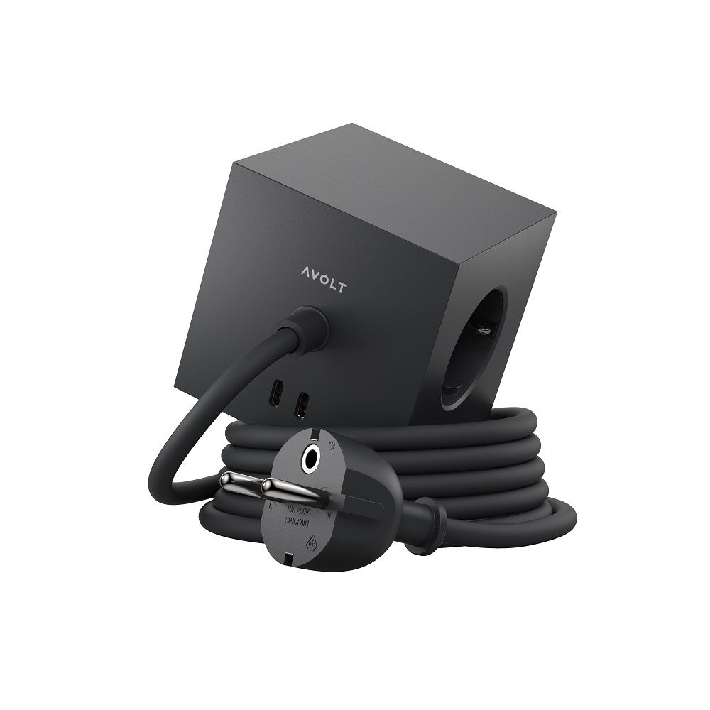 Schwarzer Avolt Square 1 Steckdosenwürfel mit USB-C-Anschlüssen und Kabel für den flexiblen Einsatz.