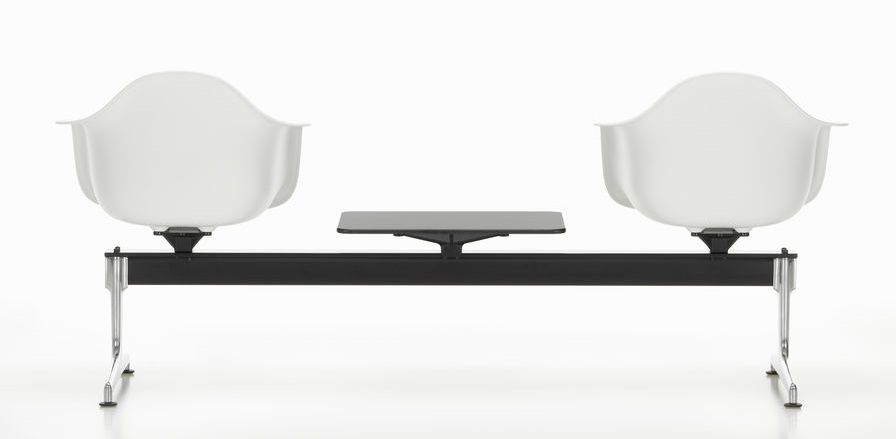 Eames Plastic Armchair RE auf Traverse Vitra