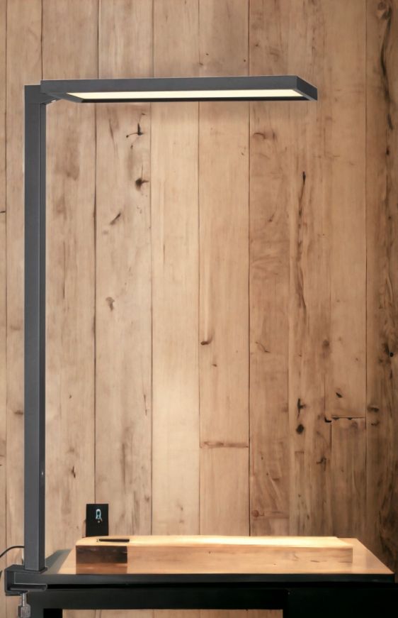 Leggero Design Arbeitstischleuchte: Moderne LED Schreibtischlampe in Grau mit hellem Licht.