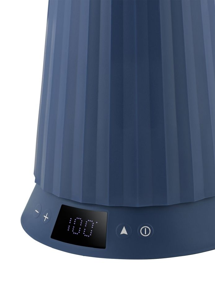 Blauer Alessi Plissé Wasserkocher mit Temperaturanzeige und Bedienfeld für präzise Temperatureinstellung.