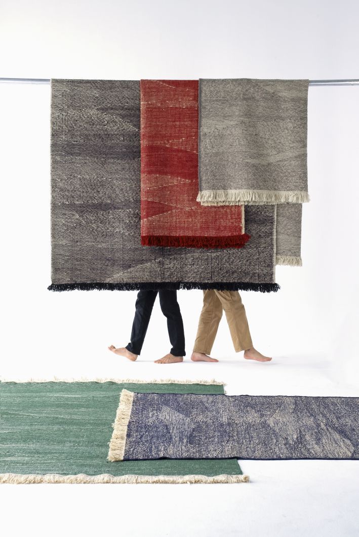 Telares Teppich Pine von Nanimarquina, verschiedene Farben und Größen, hochwertige Teppiche mit Fransen, modernes Design.