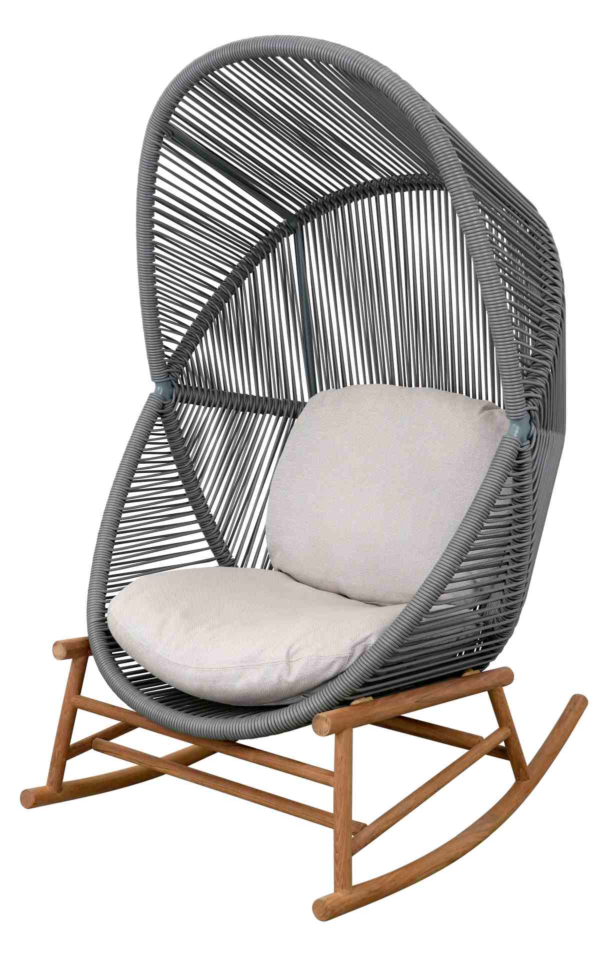 Bild eines grauen Hive Outdoor Sessels mit beigen Sitz- und Rückenkissen auf einem Holzgestell.