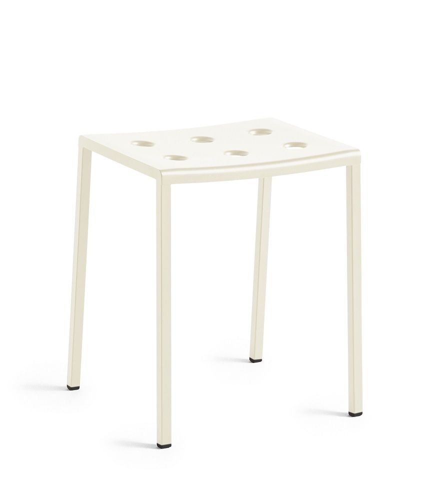 Beige Balcony Stool Outdoor Hocker von Hay mit Löchern in der Sitzfläche, Einzelstück.