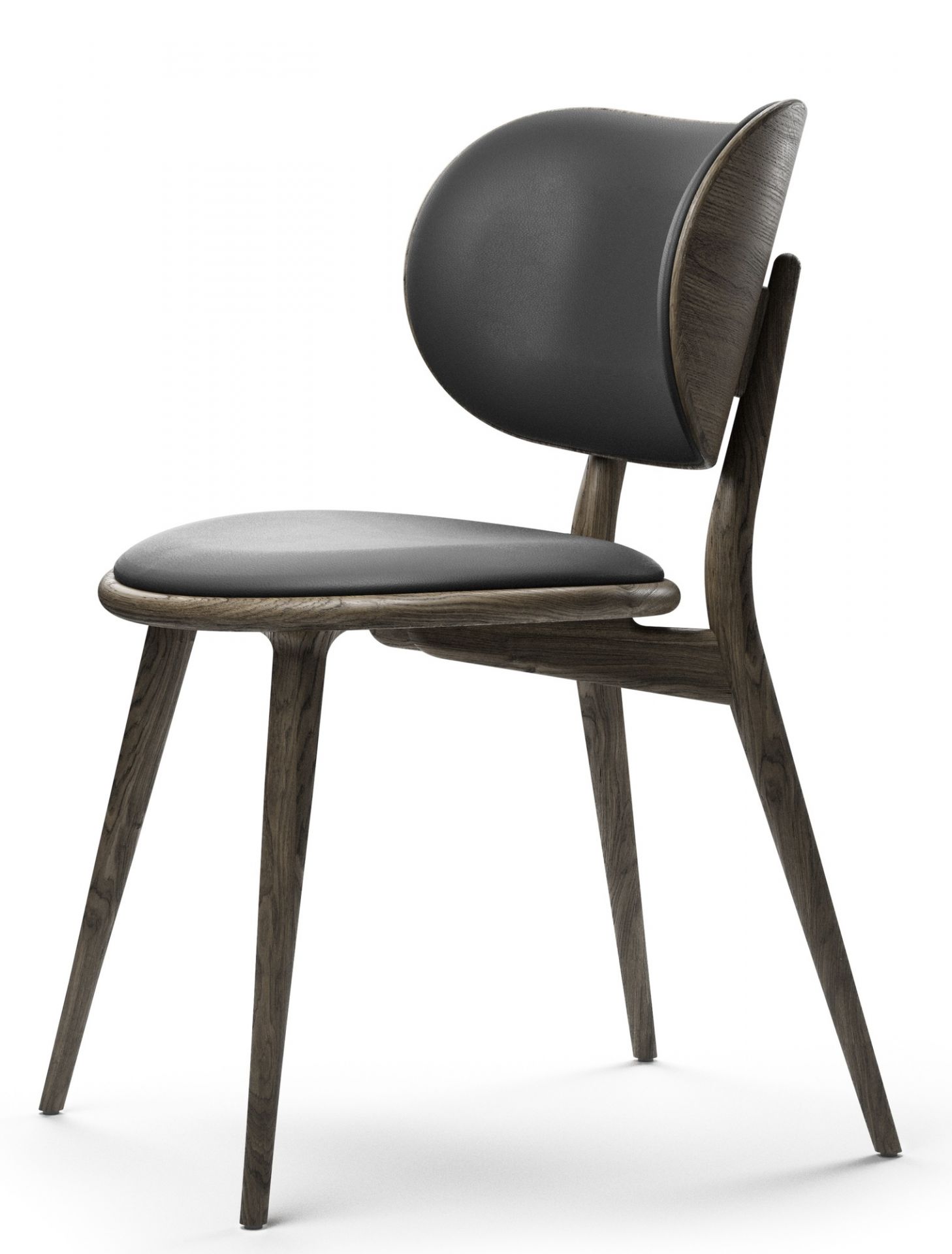 The Dining Chair Stuhl Mater aus dunklem Holz mit schwarzem Lederbezug, Seitenansicht.