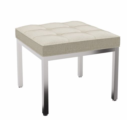 Quadratischer Relax Florence Hocker von Knoll International mit beigem Stoffbezug und Chromgestell.