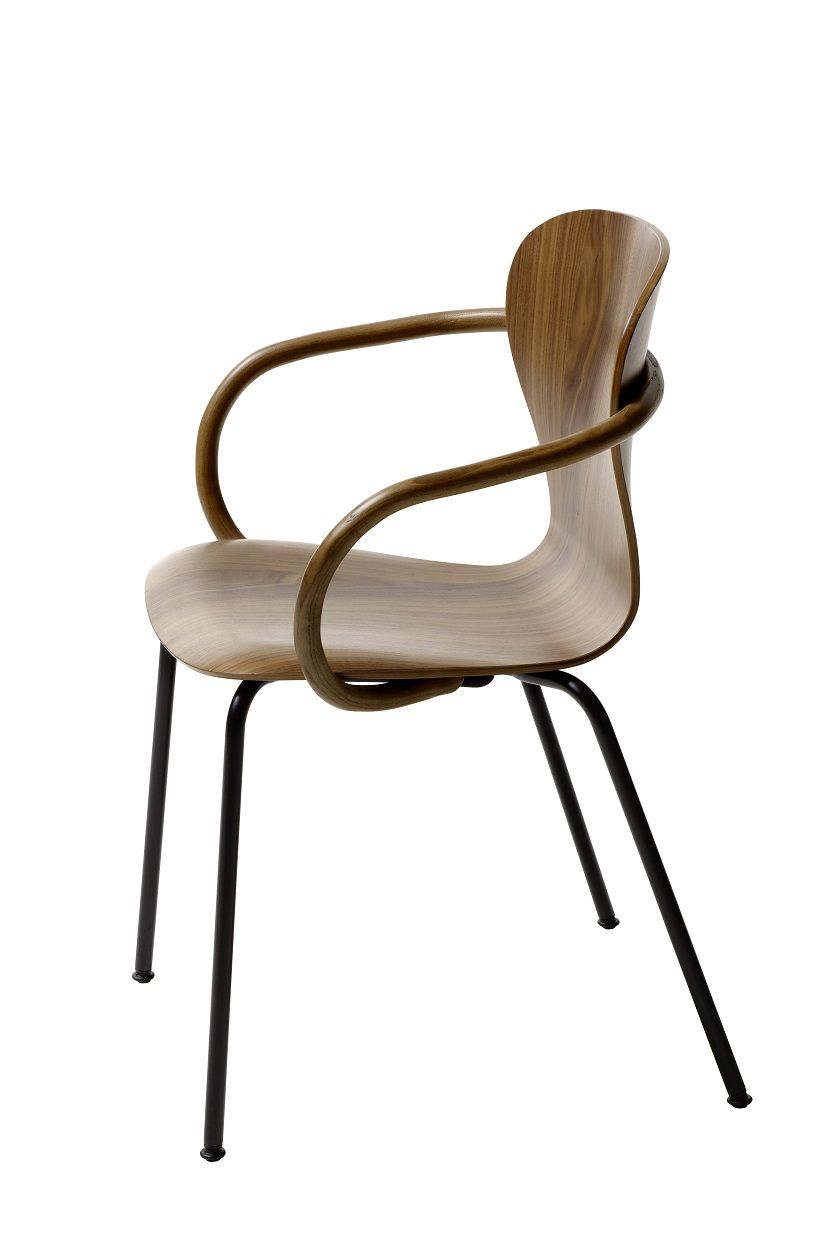 Thonet S 220 F Formholzstuhl mit Armlehne und schwarzem Stahlgestell, Ansicht von der Seite.