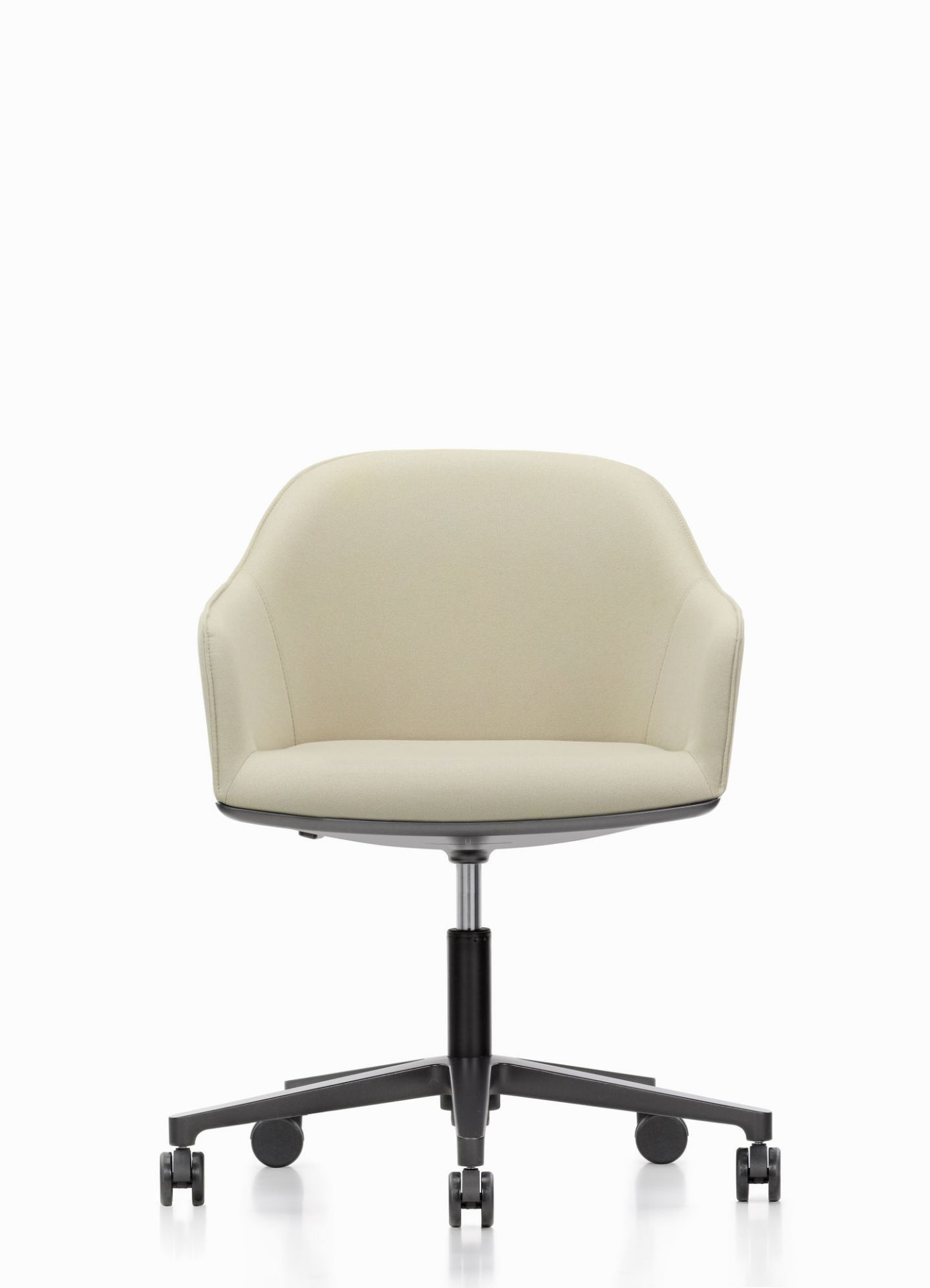 Beiger Softshell Chair Drehstuhl von Vitra mit Fünfsternfuß und Rollen, Frontansicht.