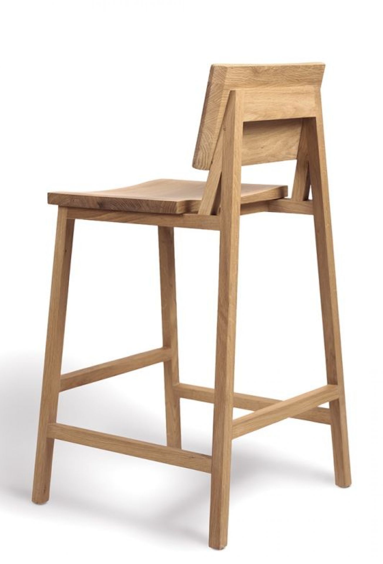 N3 Küchenhochstuhl aus Eiche von Ethnicraft, Ansicht von hinten, minimalistisches Design, Holzstuhl für die Küche.